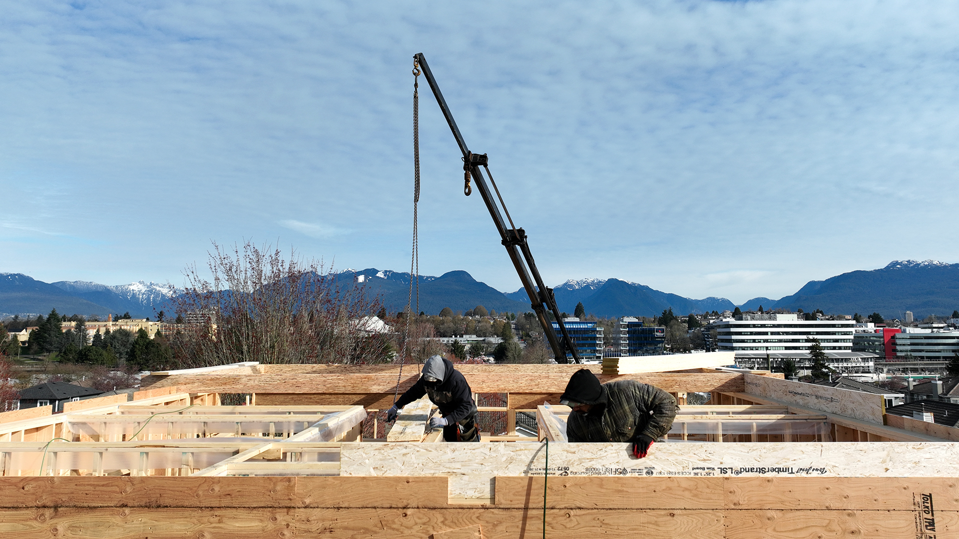 What Should Contractors Look for in a Building Material Delivery Service?